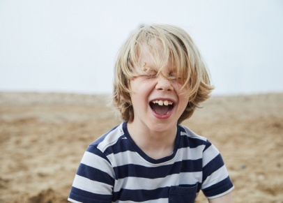 Нас спрашивают: «У ребенка растут кривые коренные зубы. Ждать или исправлять?»